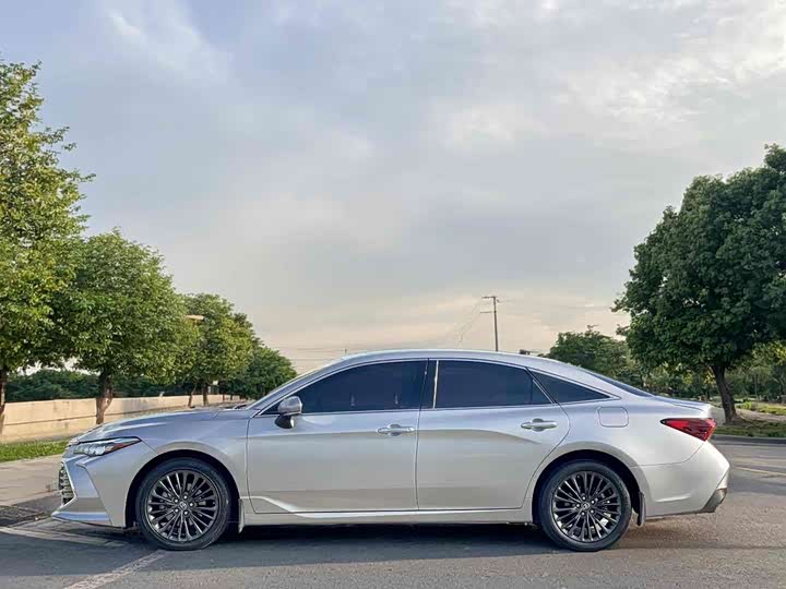 Фото 2 - Toyota Avalon