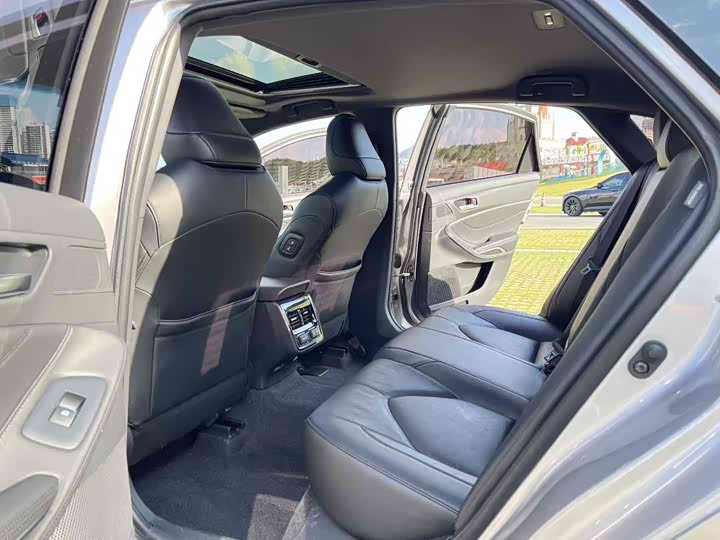 Фото 6 - Toyota Avalon