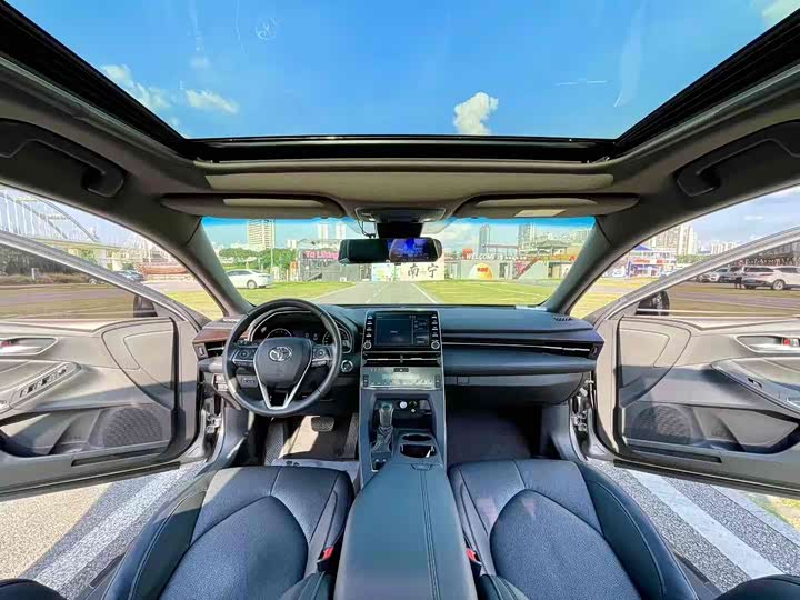 Фото 8 - Toyota Avalon