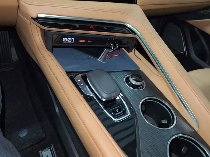 Фото 14 - Zeekr 001