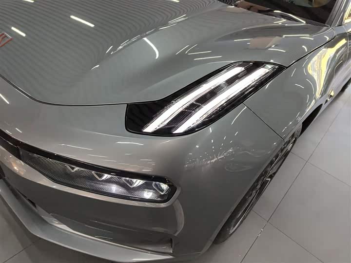 Фото 24 - Zeekr 001