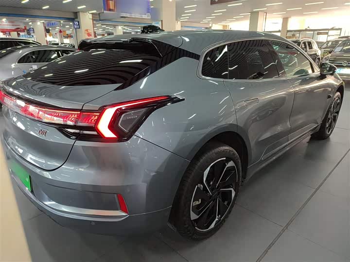 Фото 7 - Zeekr 001