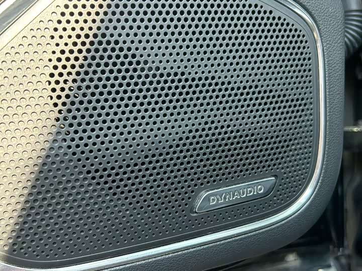 Фото 9 - Hongqi H5