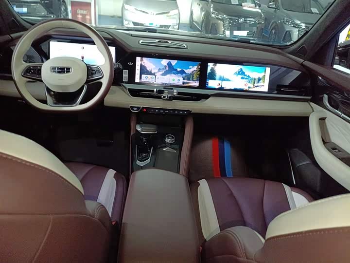 Фото 10 - Geely Monjaro