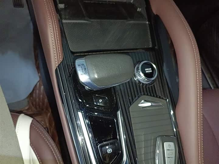 Фото 14 - Geely Monjaro