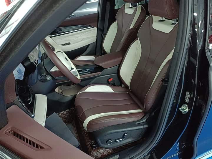 Фото 15 - Geely Monjaro