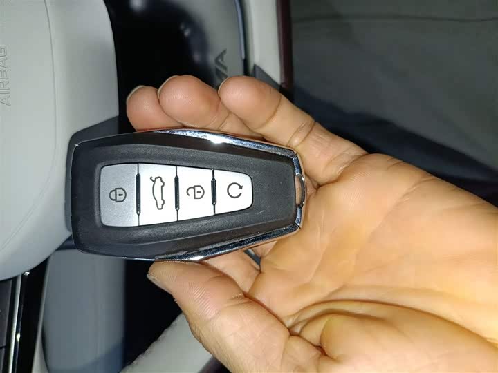 Фото 9 - Geely Monjaro