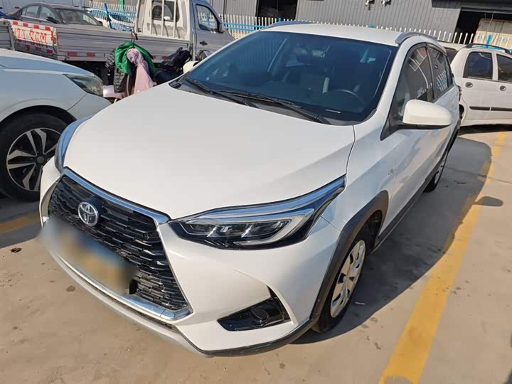 Фото 1 - Toyota Yaris L Hatchback