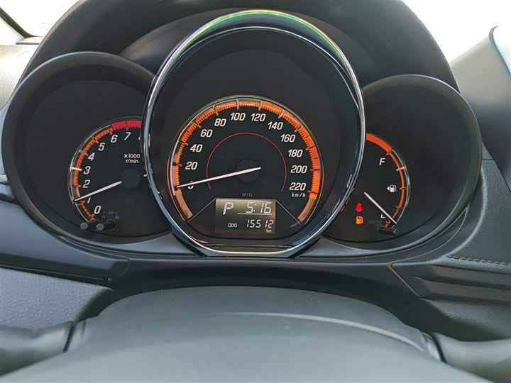 Фото 12 - Toyota Yaris L Hatchback