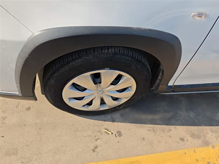 Фото 23 - Toyota Yaris L Hatchback