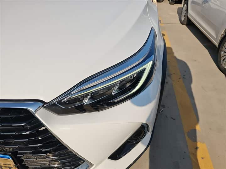 Фото 24 - Toyota Yaris L Hatchback