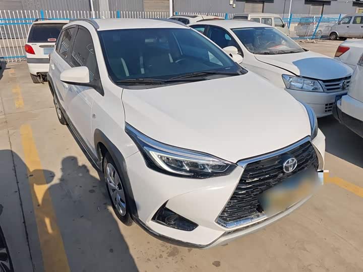 Фото 4 - Toyota Yaris L Hatchback