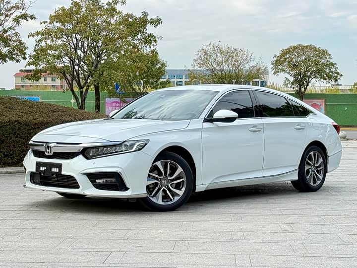 Фото 1 - Honda Inspire