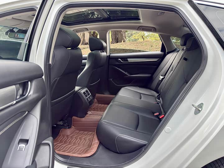 Фото 11 - Honda Inspire