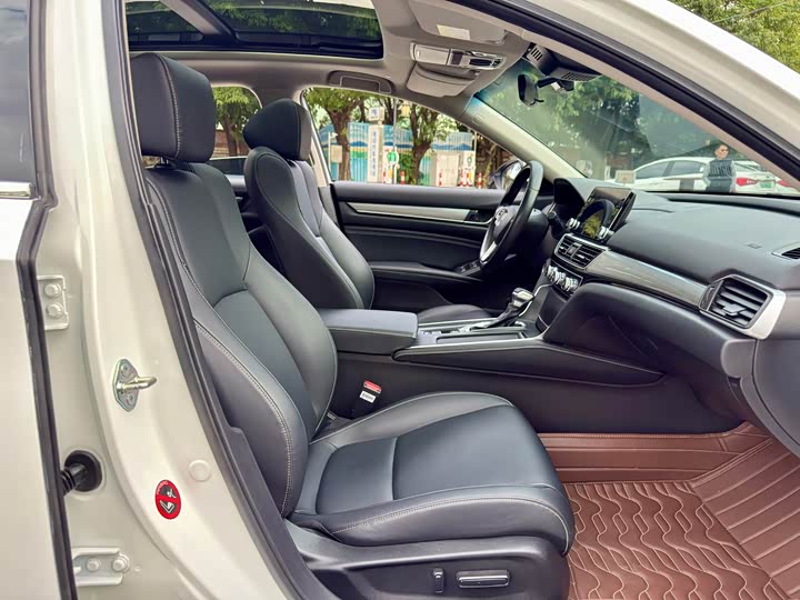 Фото 17 - Honda Inspire