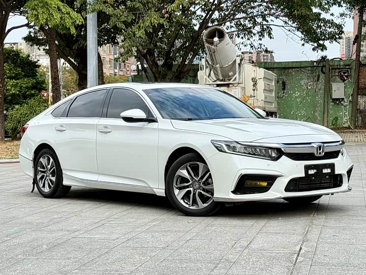 Фото 3 - Honda Inspire