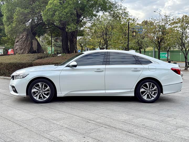 Фото 4 - Honda Inspire