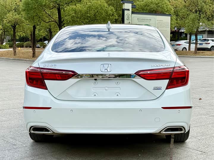 Фото 5 - Honda Inspire