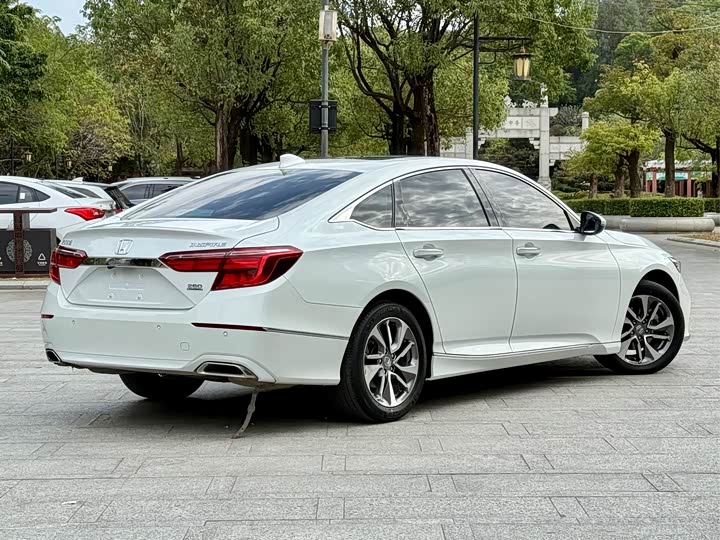 Фото 6 - Honda Inspire