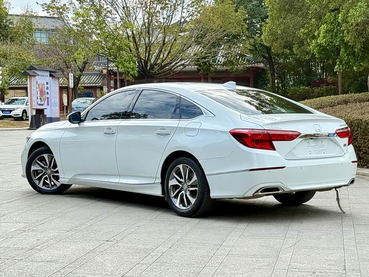 Фото 7 - Honda Inspire