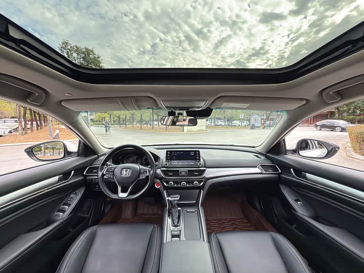 Фото 8 - Honda Inspire