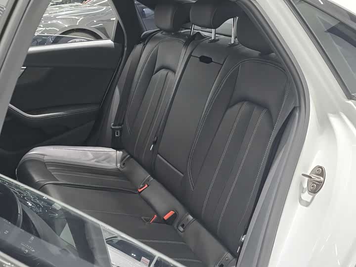 Фото 11 - Audi A4L