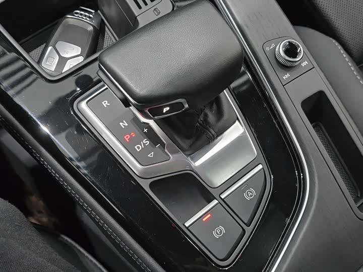 Фото 13 - Audi A4L