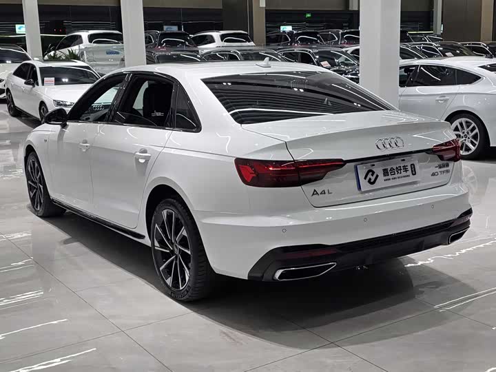 Фото 20 - Audi A4L