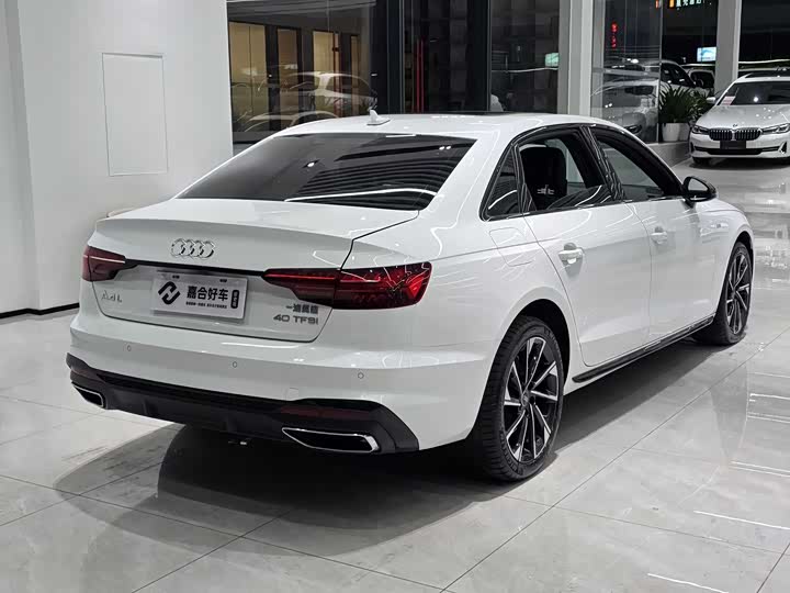 Фото 22 - Audi A4L