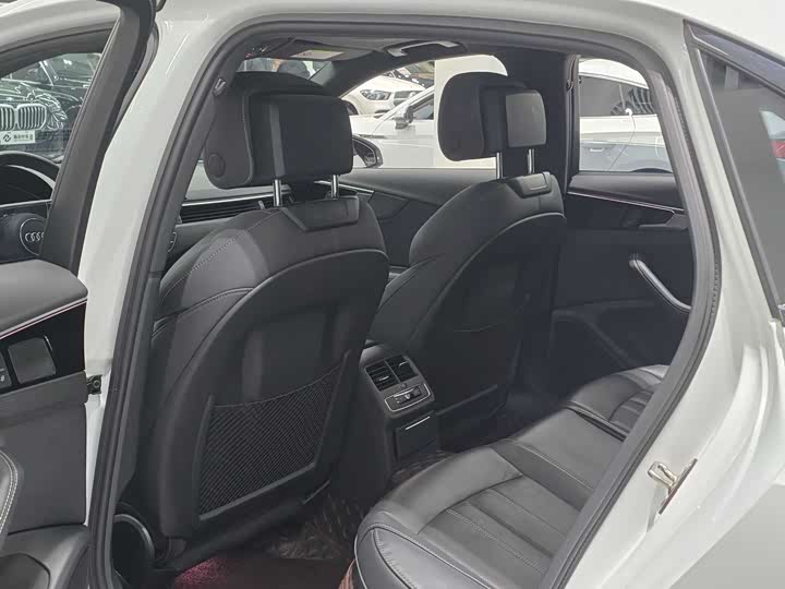 Фото 7 - Audi A4L