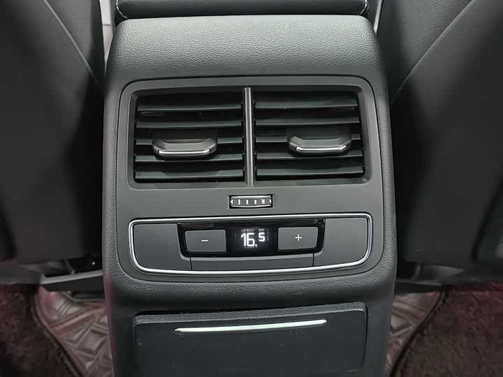 Фото 9 - Audi A4L