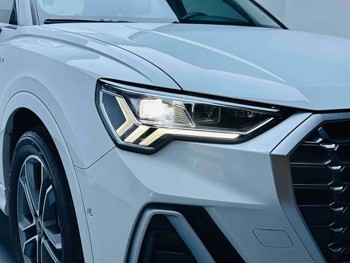 Фото 10 - Audi Q3