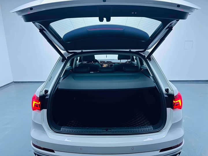 Фото 15 - Audi Q3