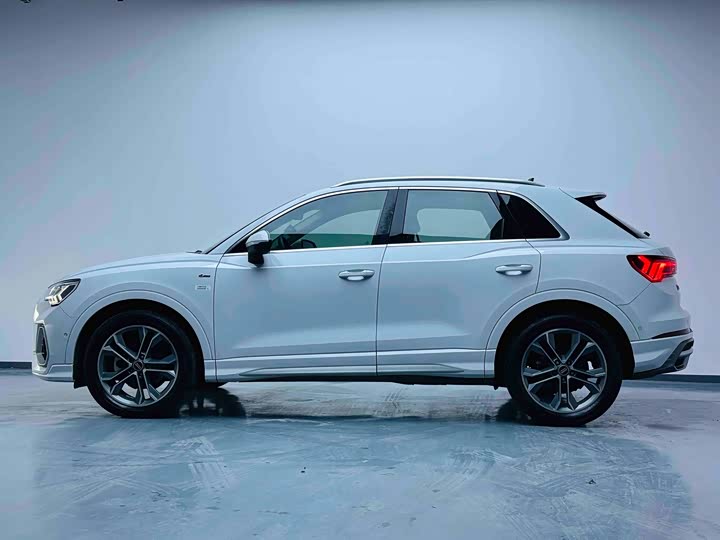 Фото 2 - Audi Q3