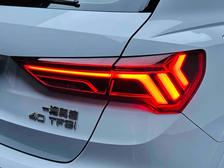 Фото 9 - Audi Q3