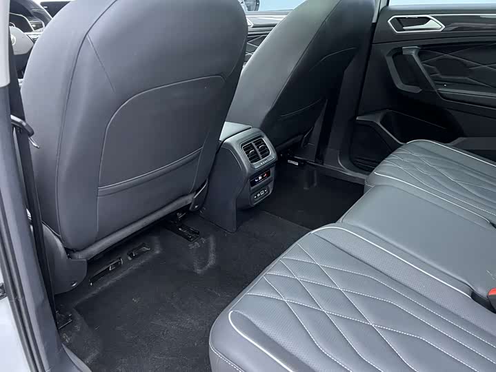 Фото 13 - Volkswagen Tiguan L Pro