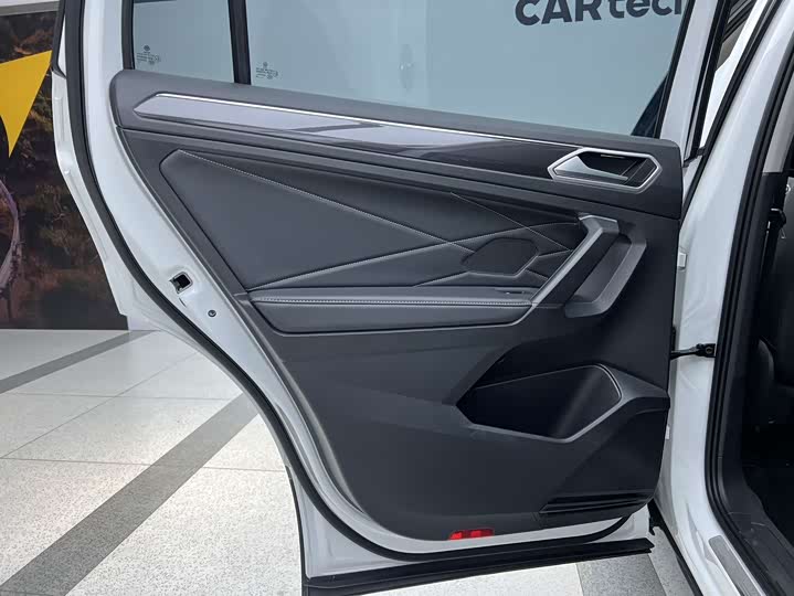 Фото 14 - Volkswagen Tiguan L Pro