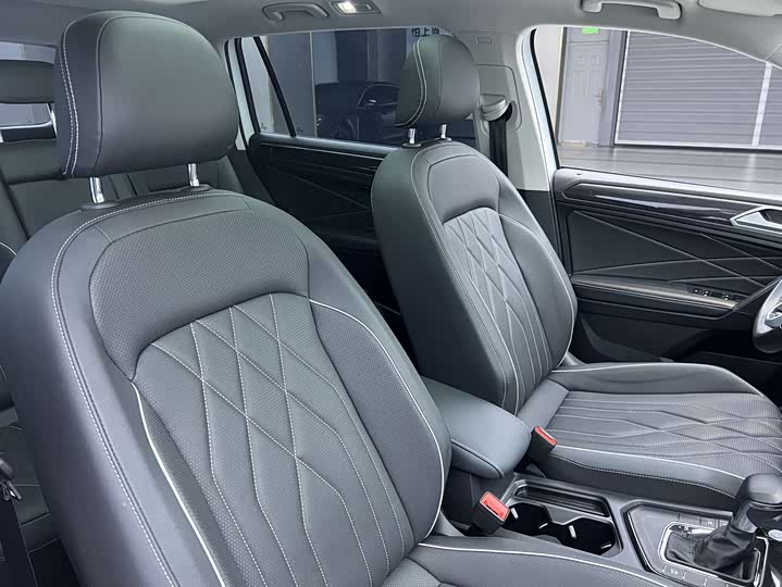 Фото 5 - Volkswagen Tiguan L Pro