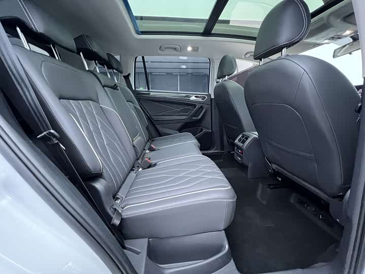 Фото 9 - Volkswagen Tiguan L Pro