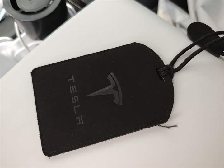 Фото 11 - Tesla Model 3