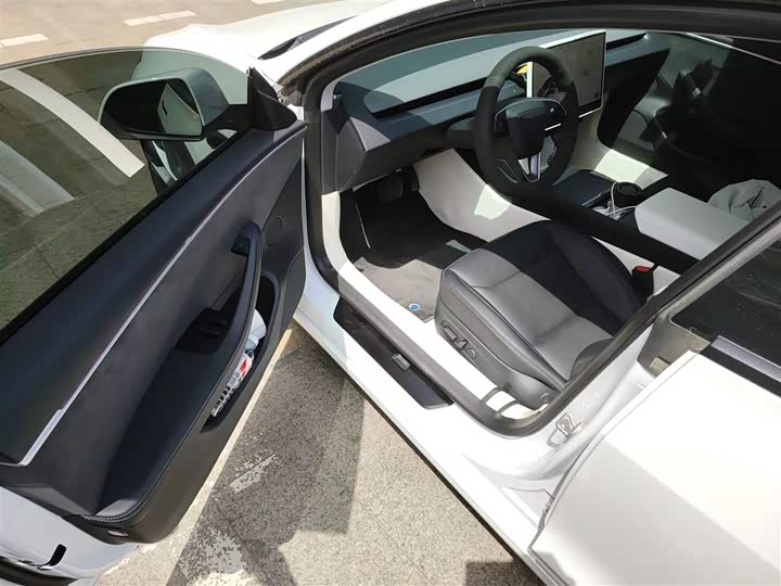 Фото 13 - Tesla Model 3