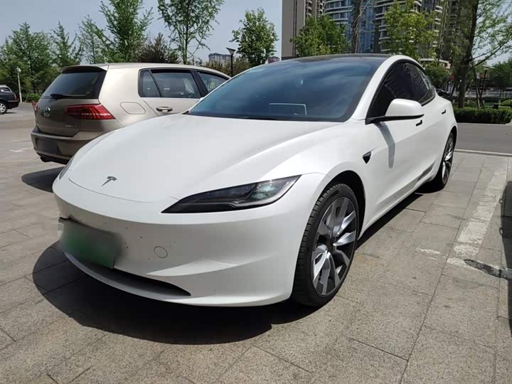 Фото 2 - Tesla Model 3