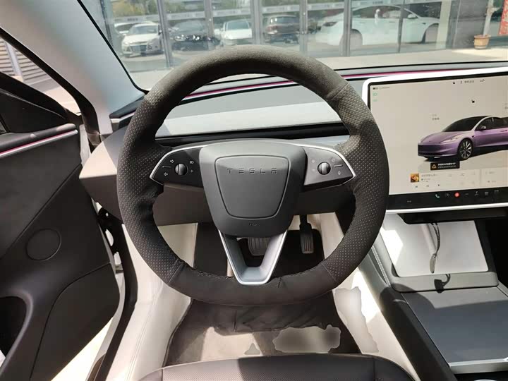 Фото 3 - Tesla Model 3