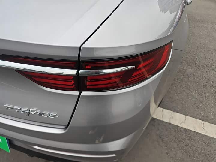 Фото 8 - Geely Preface