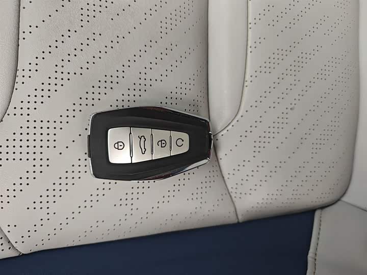 Фото 9 - Geely Preface