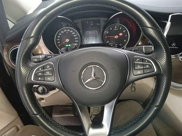 Фото 11 - Mercedes-Benz V-Class