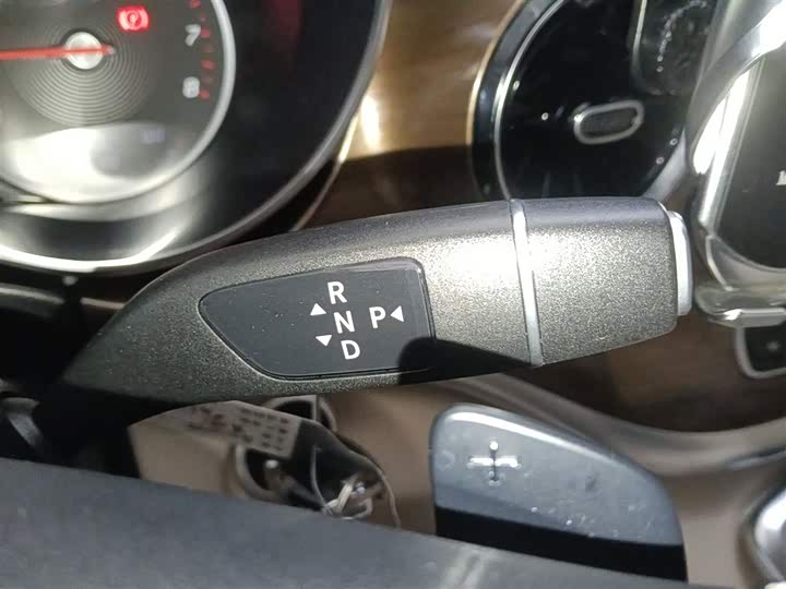 Фото 14 - Mercedes-Benz V-Class