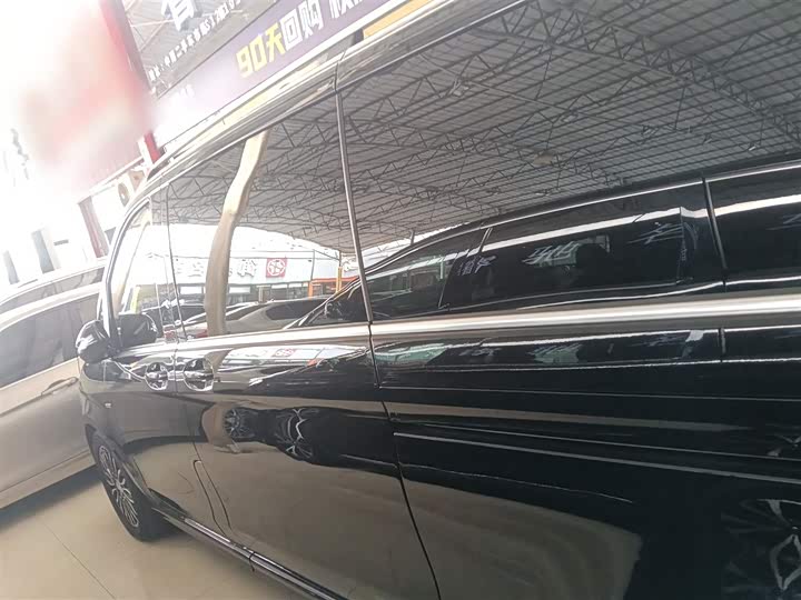 Фото 5 - Mercedes-Benz V-Class