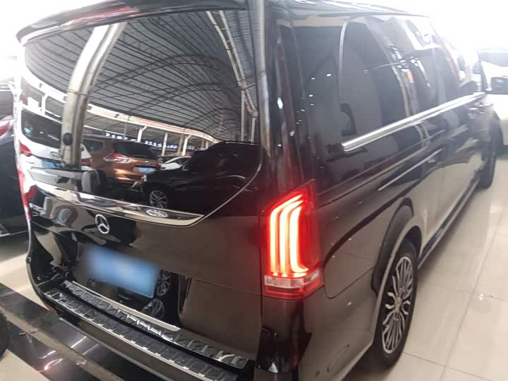 Фото 7 - Mercedes-Benz V-Class