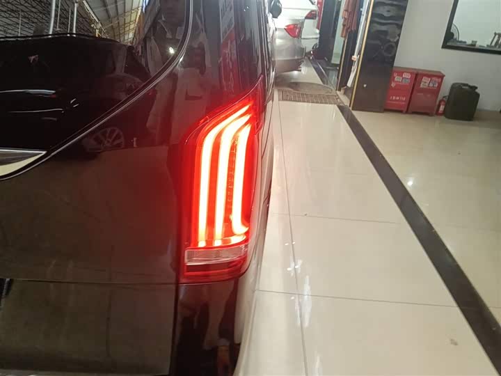 Фото 8 - Mercedes-Benz V-Class